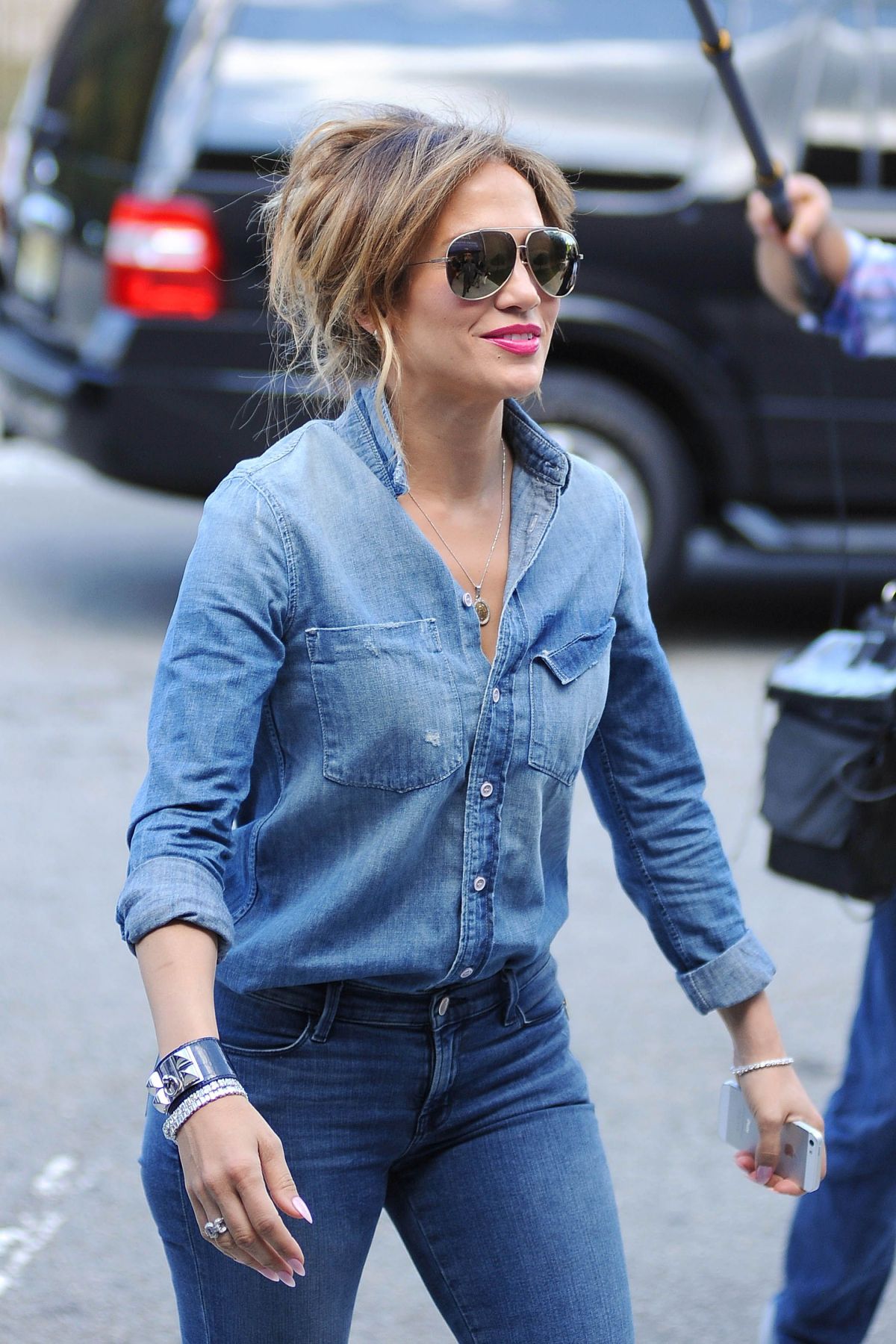 Jennifer Lopez Jeans Jennifer Lopez Shows Off Incredible Figure In