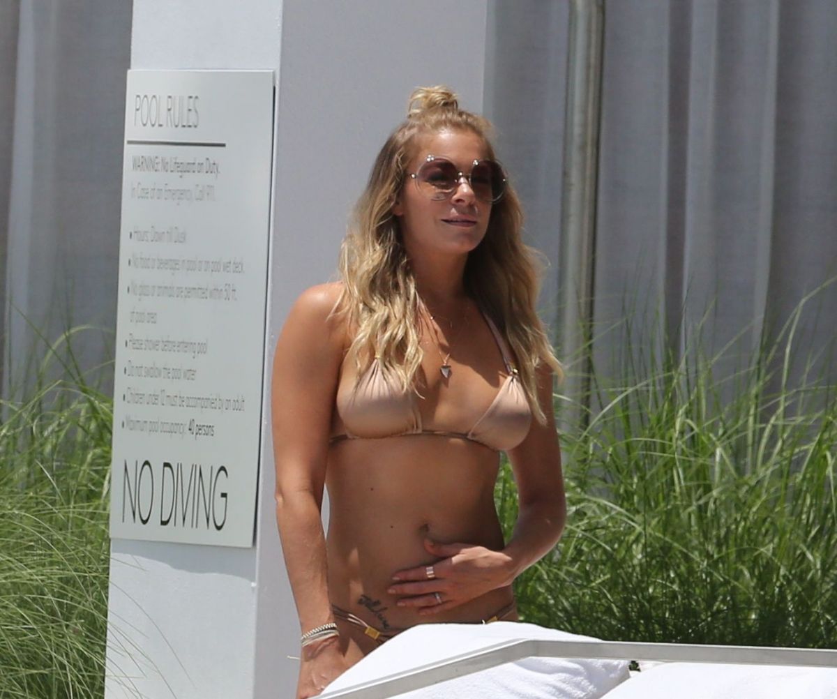 Leann Rimes In Bikini At A Pool In Miami Hawtcelebs