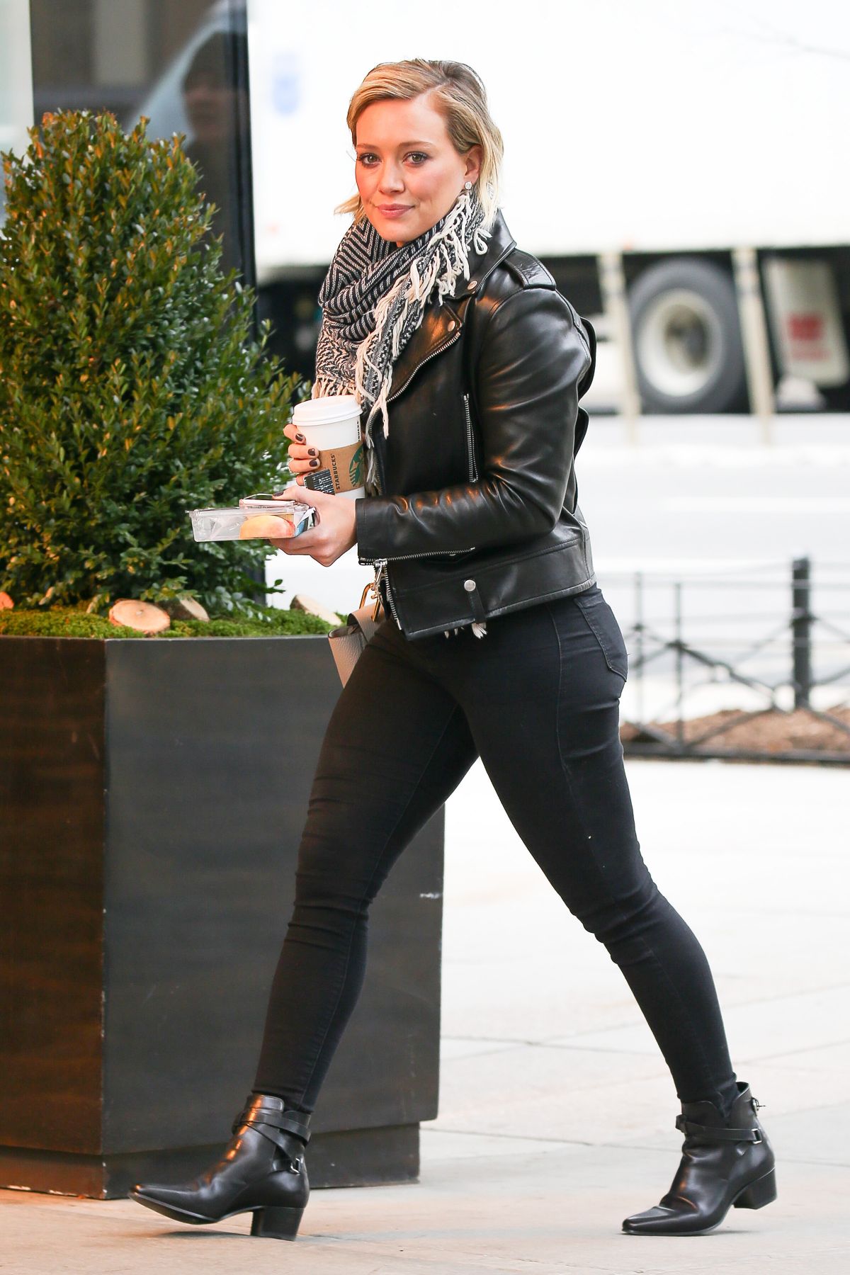 Hilary Duff Arrives At Her Hotel In New York 01142016 Hawtcelebs
