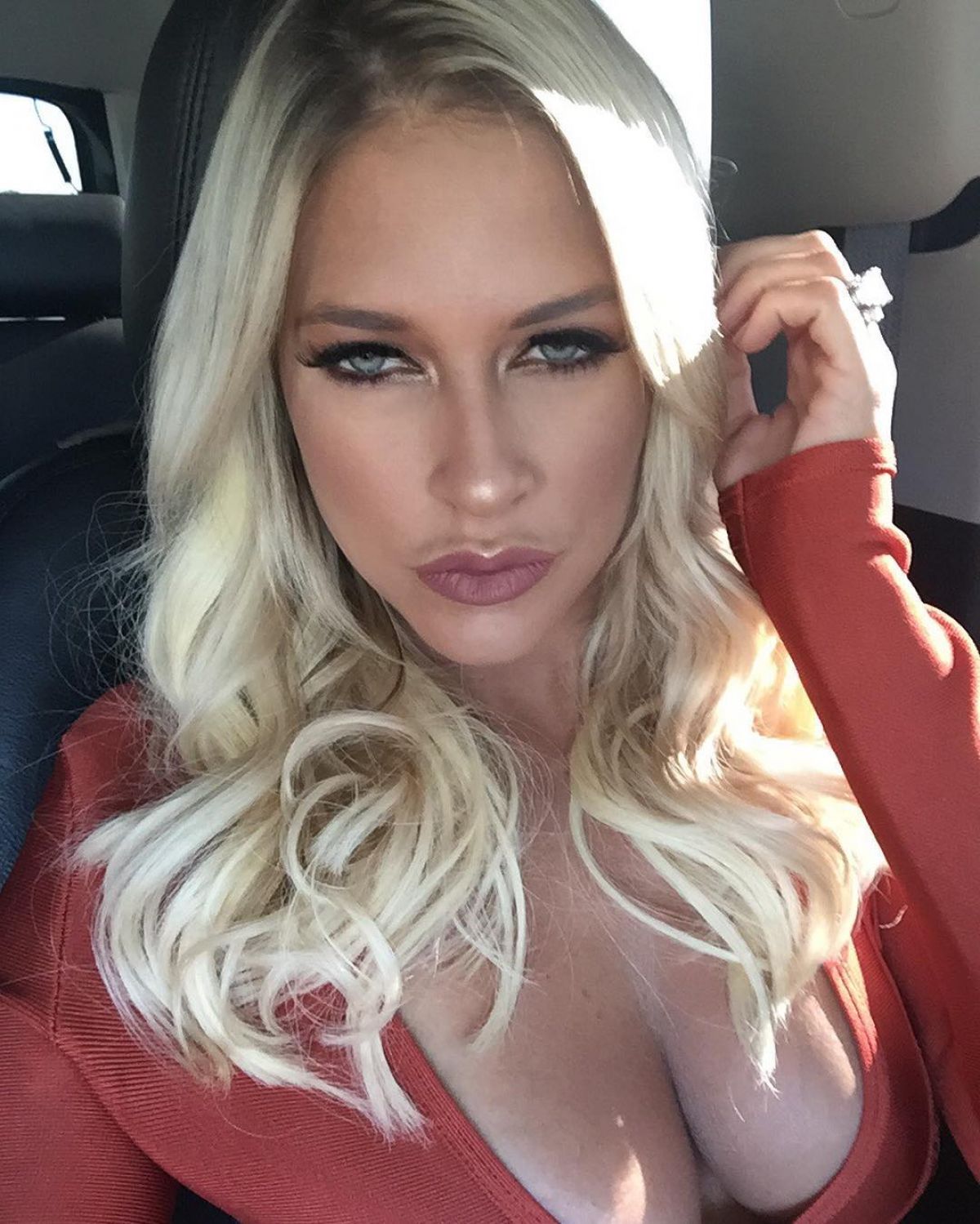 Hot Photos Of Barbie Blank A Hell Of A Trip Kulturaupice