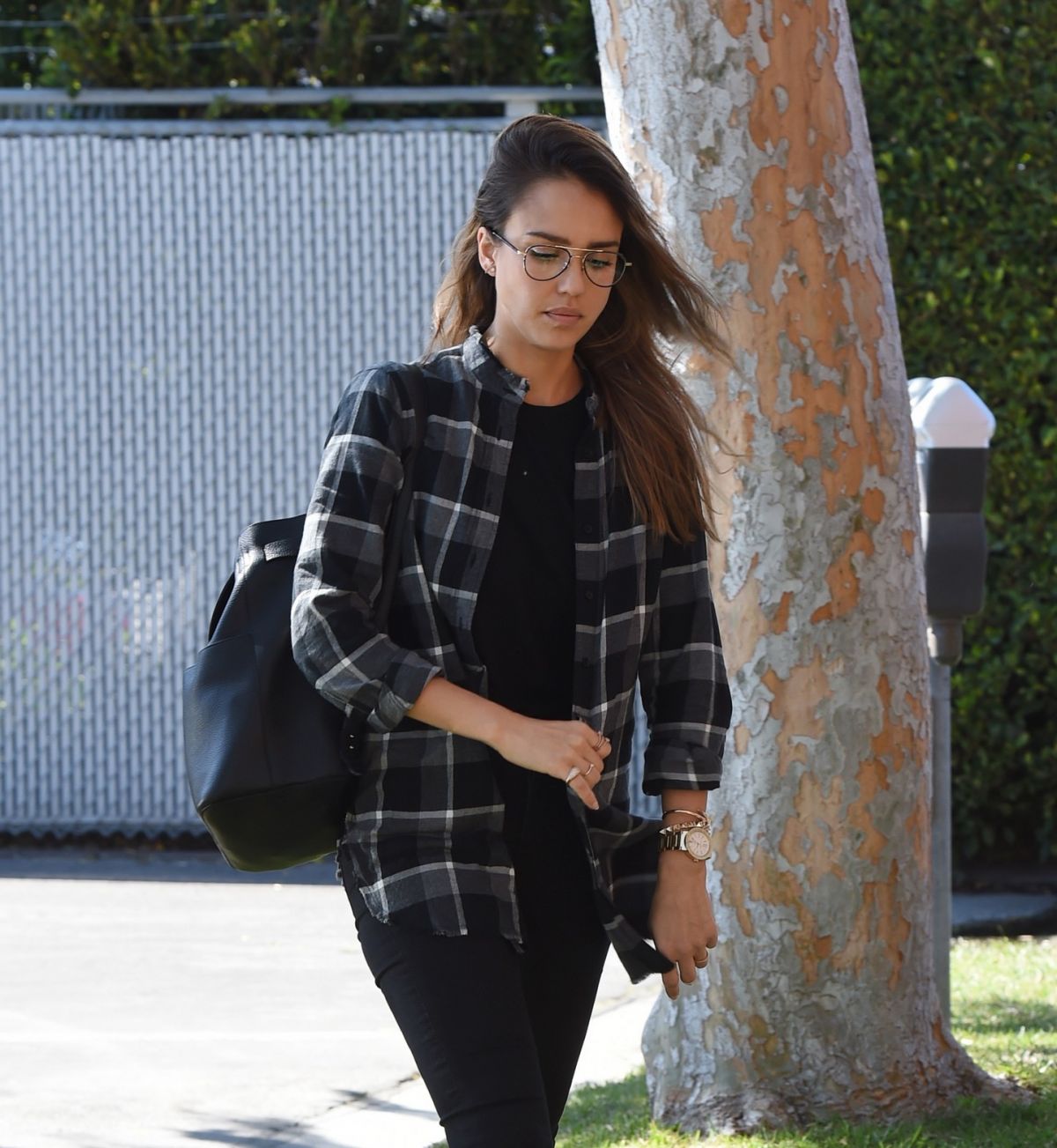 Jessica Alba Leaves An Office In Los Angeles Hawtcelebs