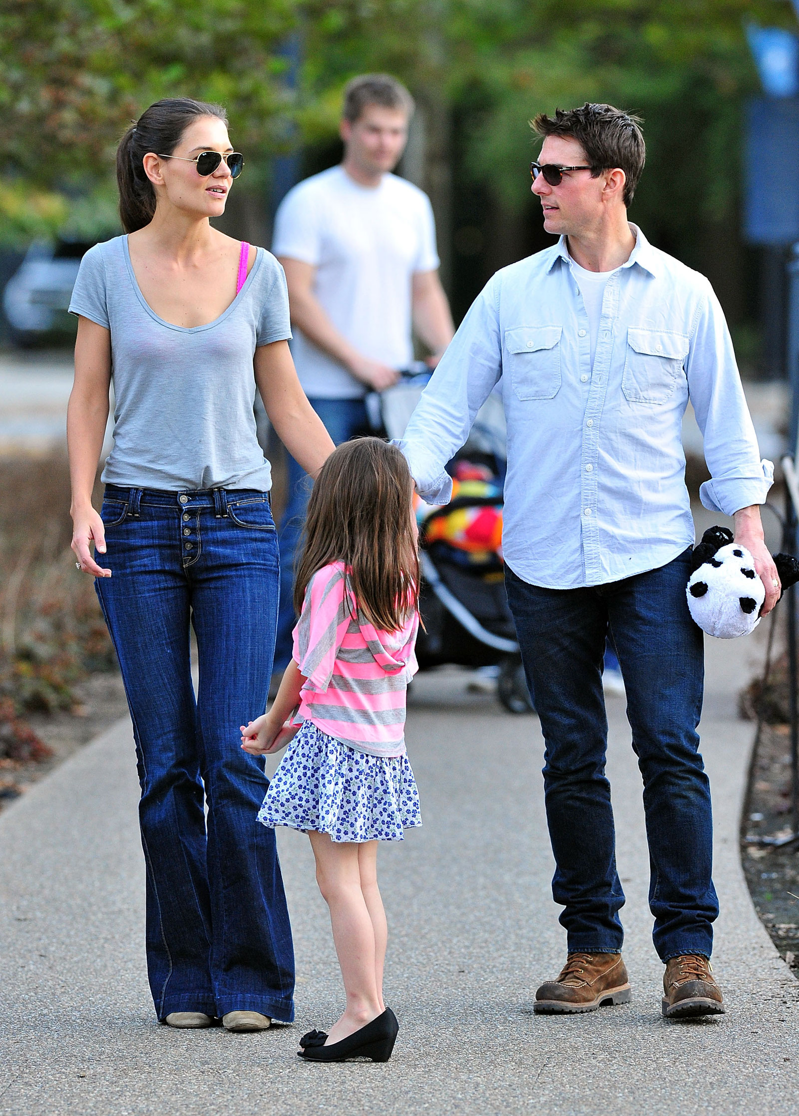 Katie Holmes Suri And Tom Cruise At Schenley Plaza In Pittsburgh Hawtcelebs