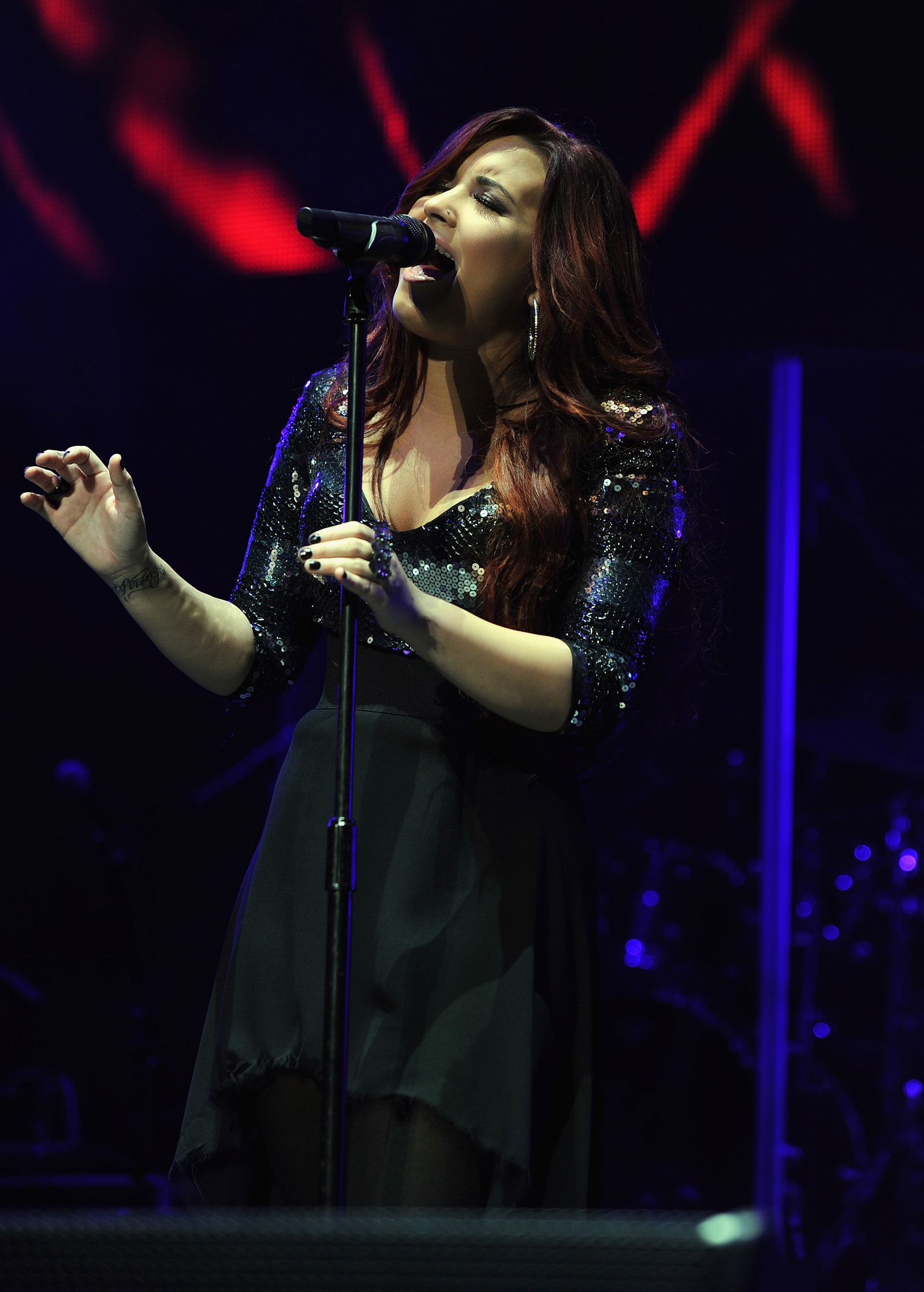 Demi Lovato Performs at Y 100 Jingle Ball Sunrise in Florida HawtCelebs