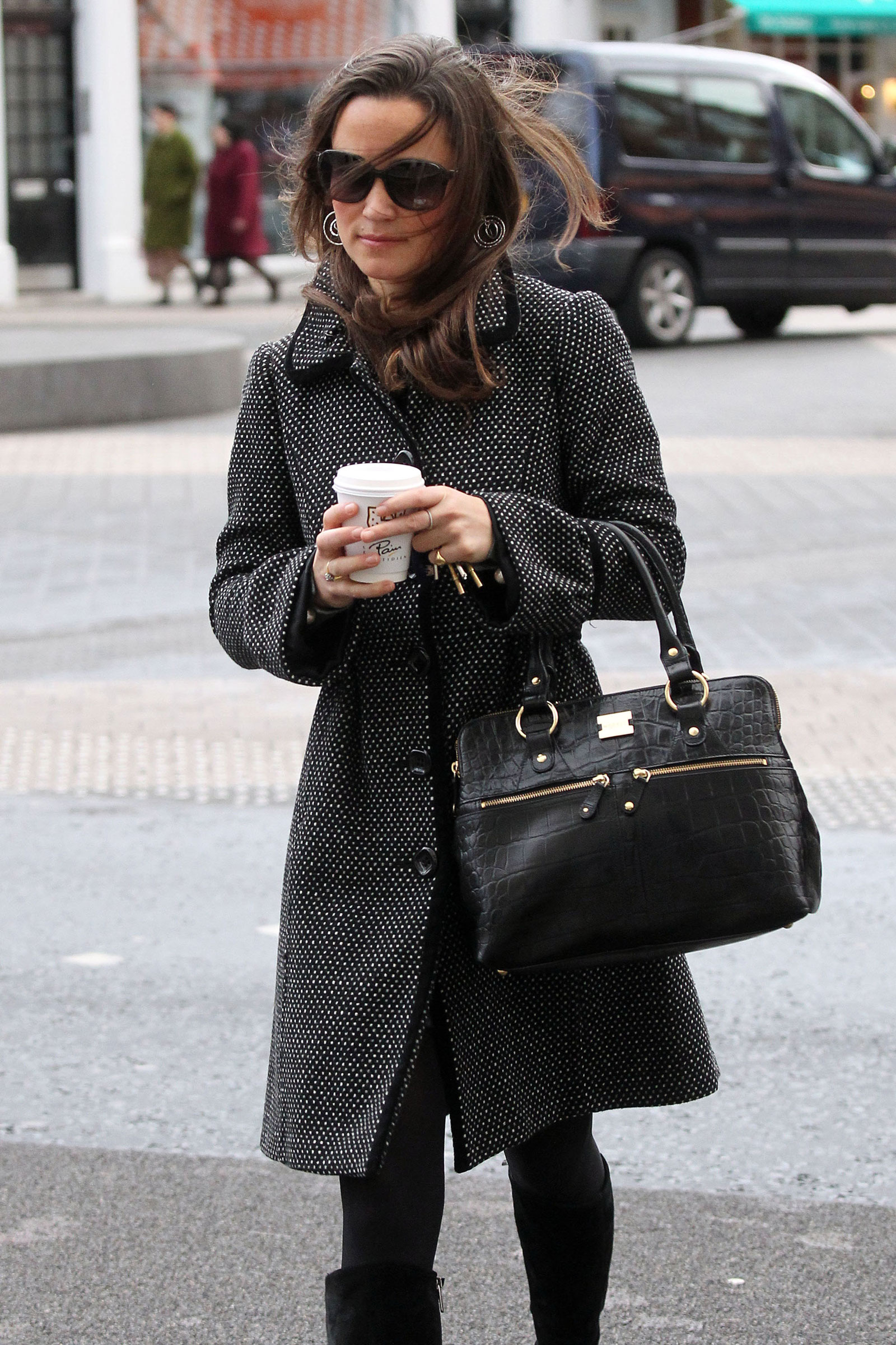 Pippa Middleton on Morning Walk to Work in London – HawtCelebs