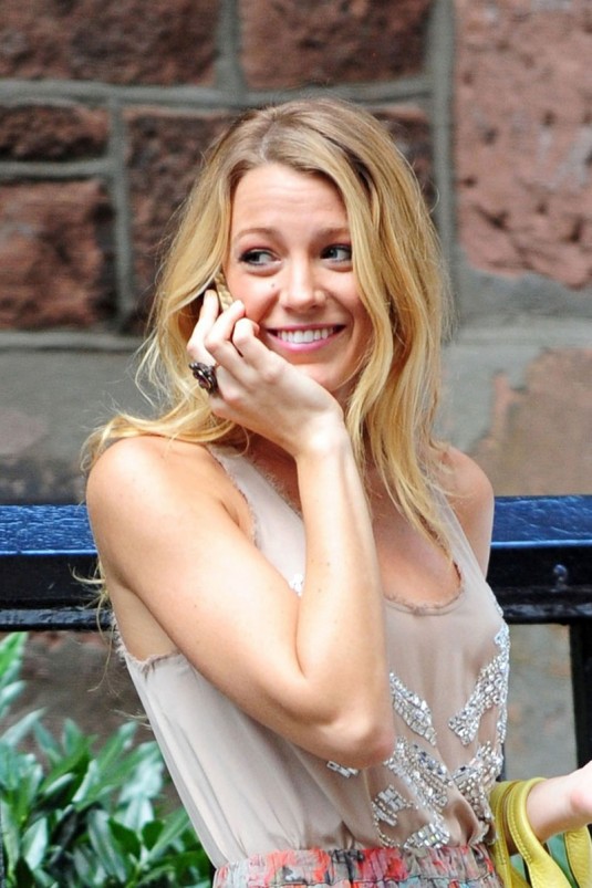 Blake Lively On The Set Of Gossip Girl Hawtcelebs