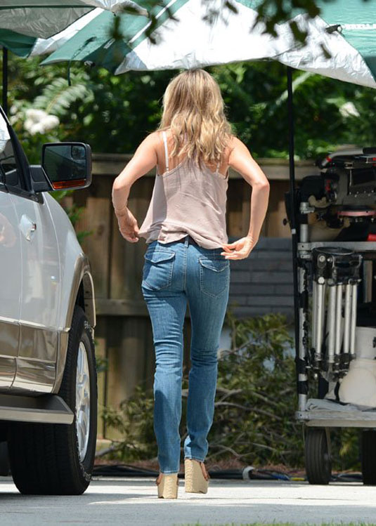 Jennifer Aniston In Jeans On The Set Of Were The Millers
