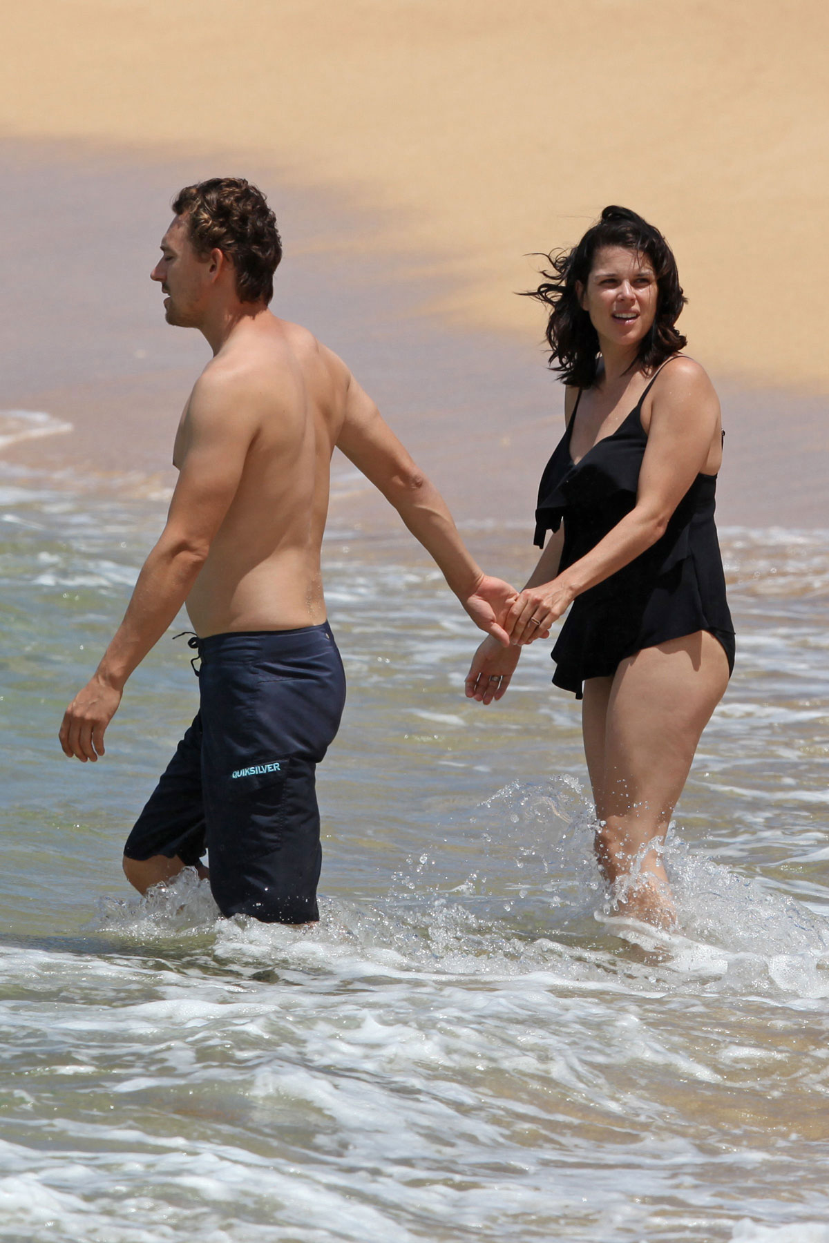 Neve Campbell In Swimsuit At Beach In Hawaii Hawtcelebs