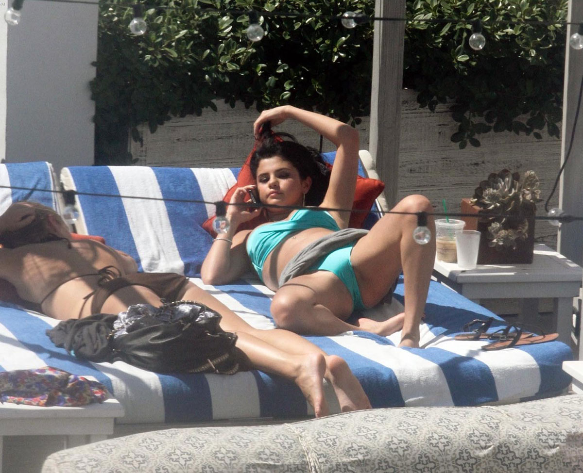 Selena Gomez In Bikini Hawtcelebs