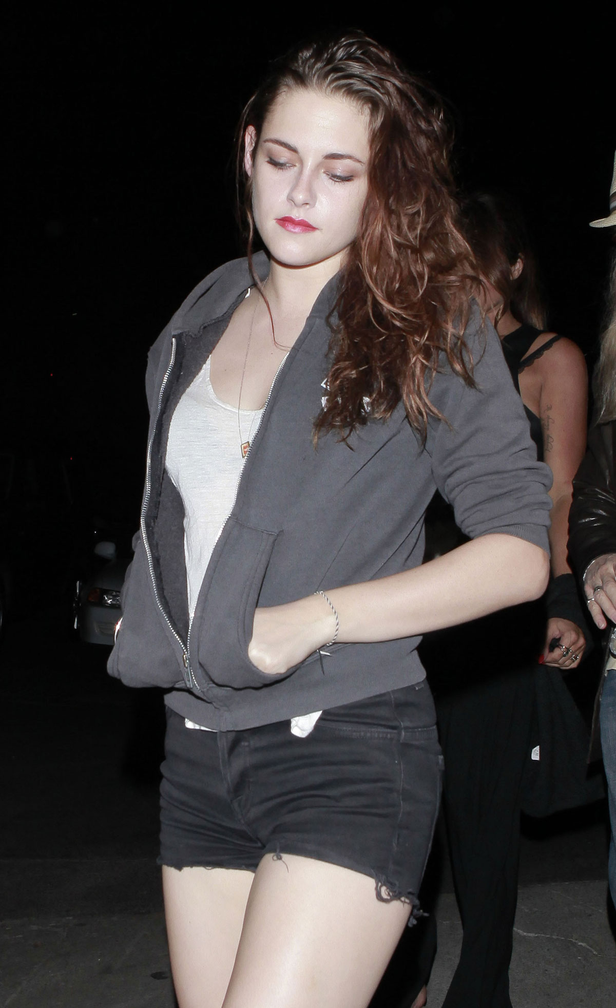 Kristen Stewart In Short Shorts At Florence And The Machine Concert In Los Angeles Hawtcelebs
