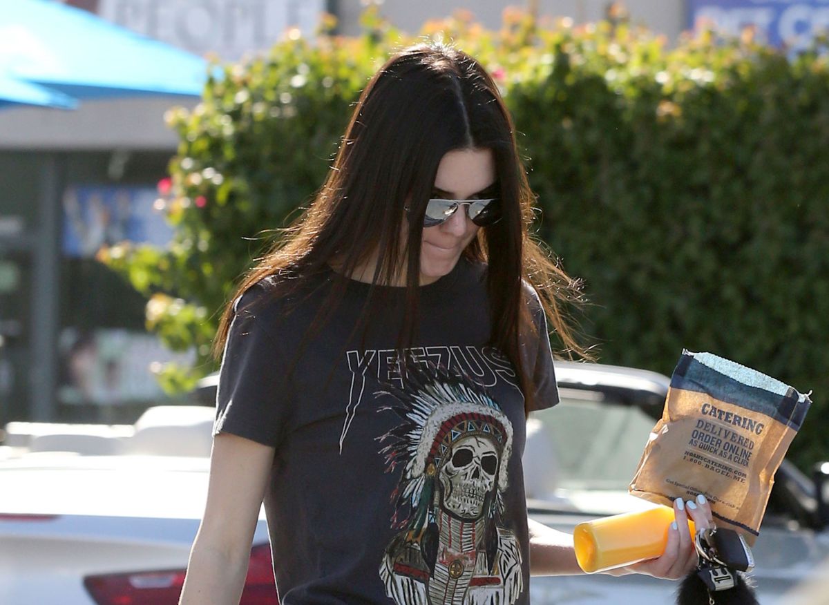 Kendall Jenner Leaves Noahs Bagel In Calabasas Hawtcelebs 