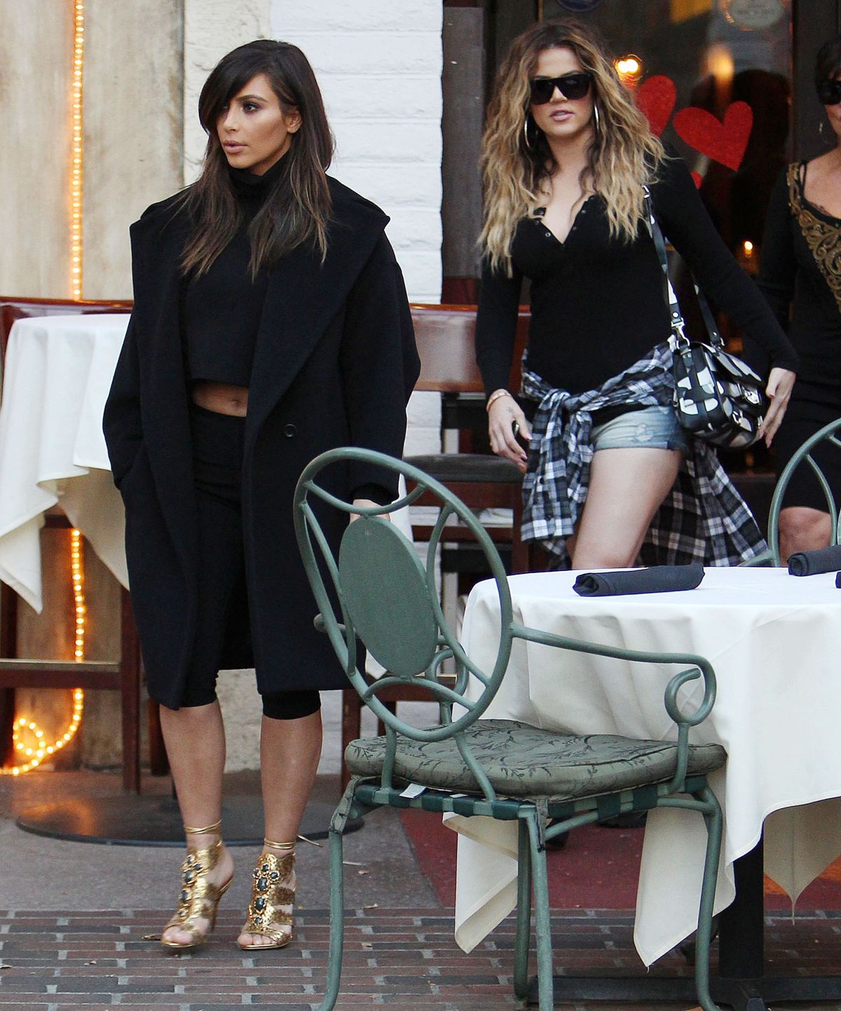 Kim Kardashian Out For Lunch With Kris Jenner At Fins Seafood Grill Hawtcelebs