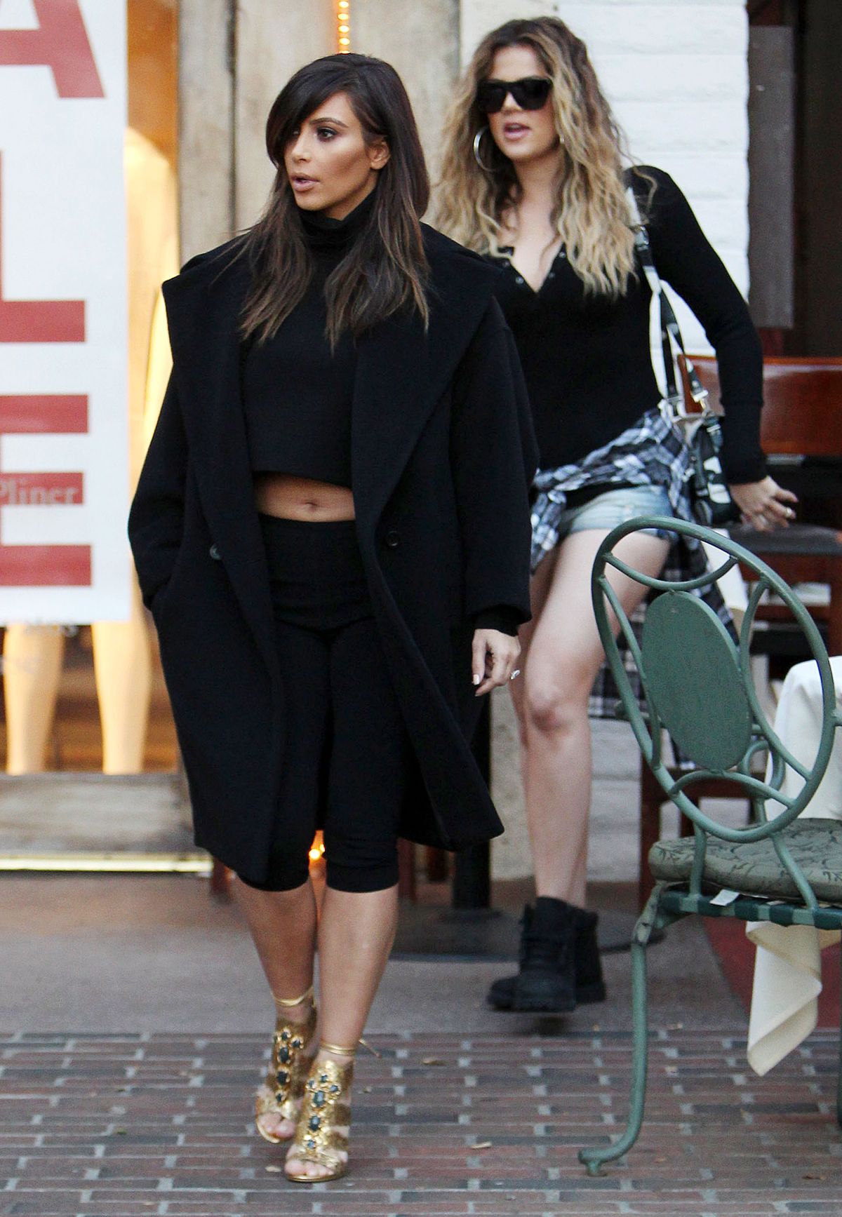 Kim Kardashian Out For Lunch With Kris Jenner At Fins Seafood Grill Hawtcelebs