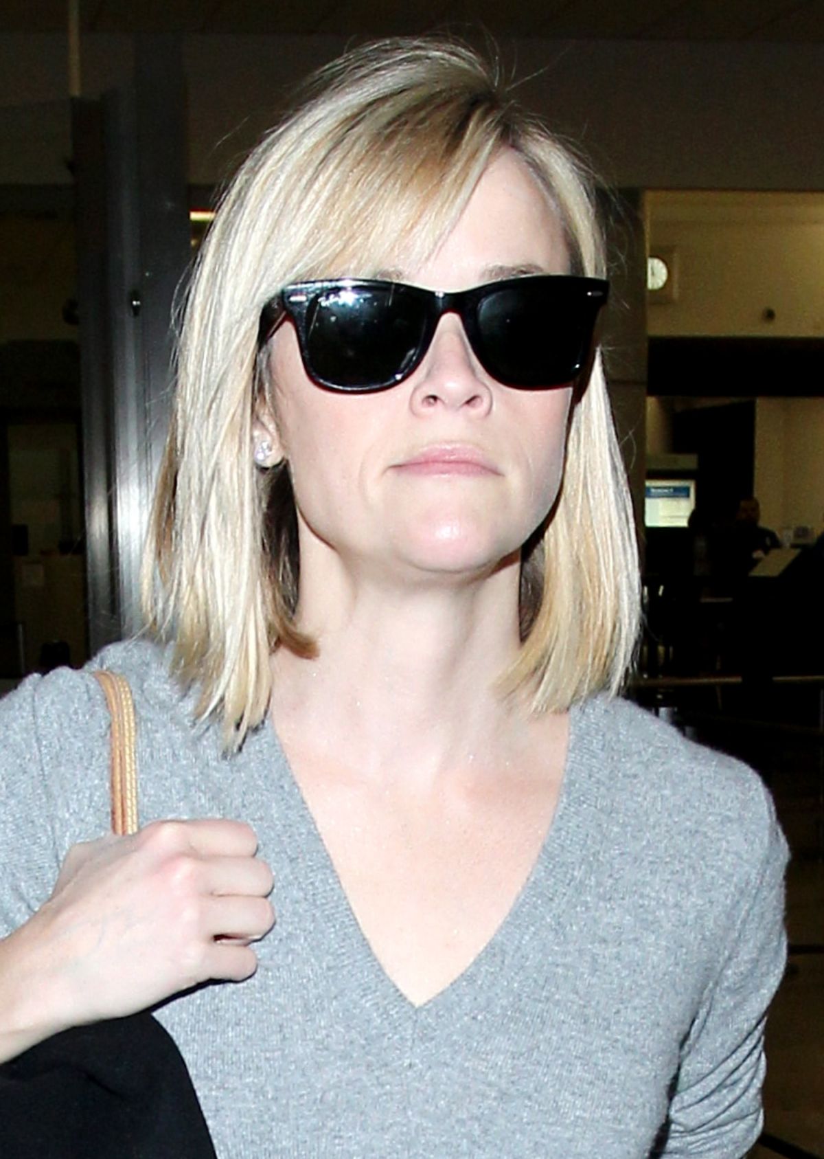 REESE WITHERSPOON Walks Through LAX Airport – HawtCelebs