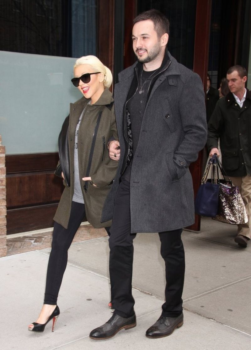 Pregnant Christina Aguilera And Matthew Rutler Out In New York Hawtcelebs 