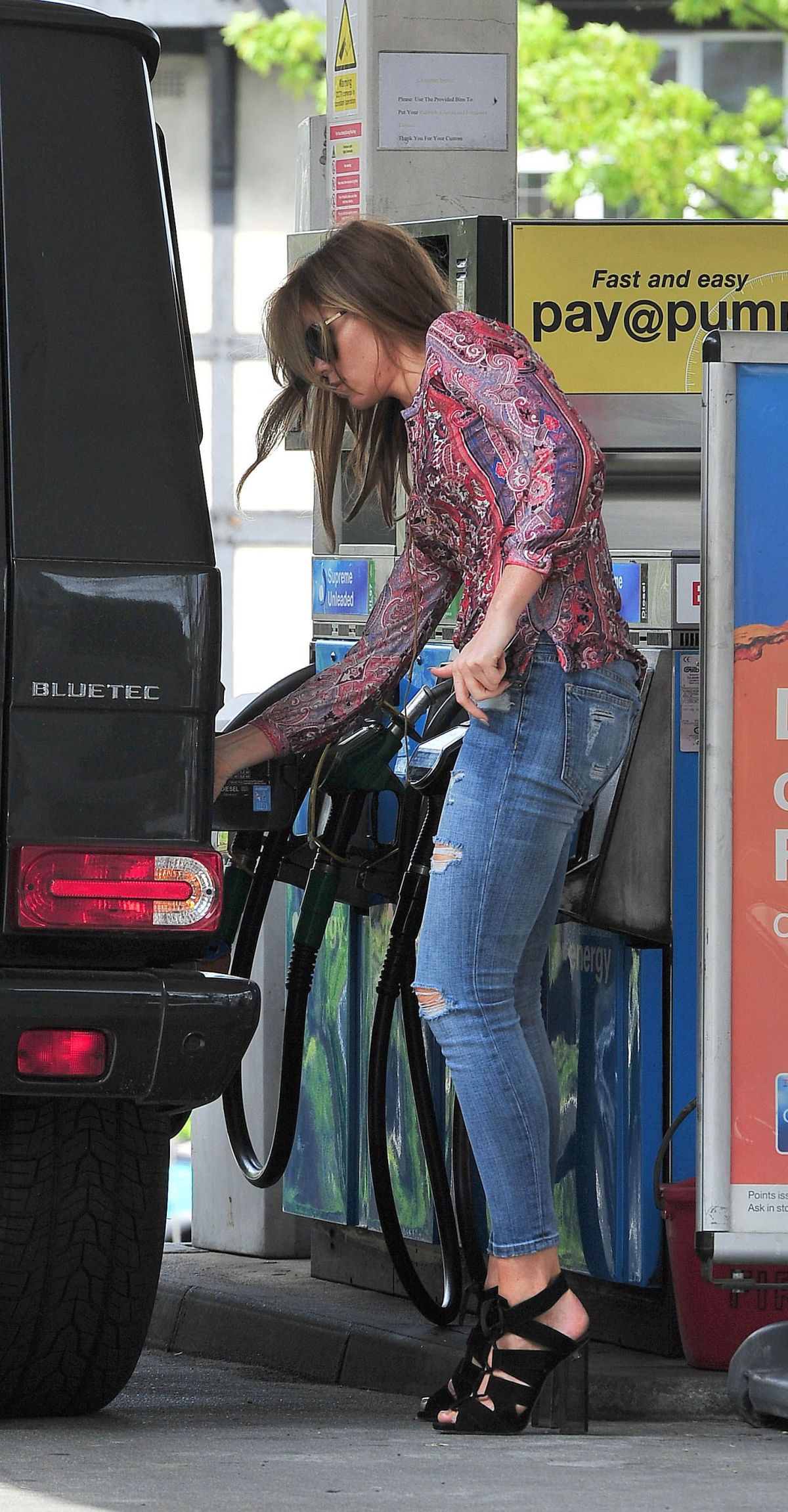 https://www.hawtcelebs.com/wp-content/uploads/2014/05/abbigail-abbey-clancy-in-ripped-jeans-at-a-gas-station-in-london_19.jpg