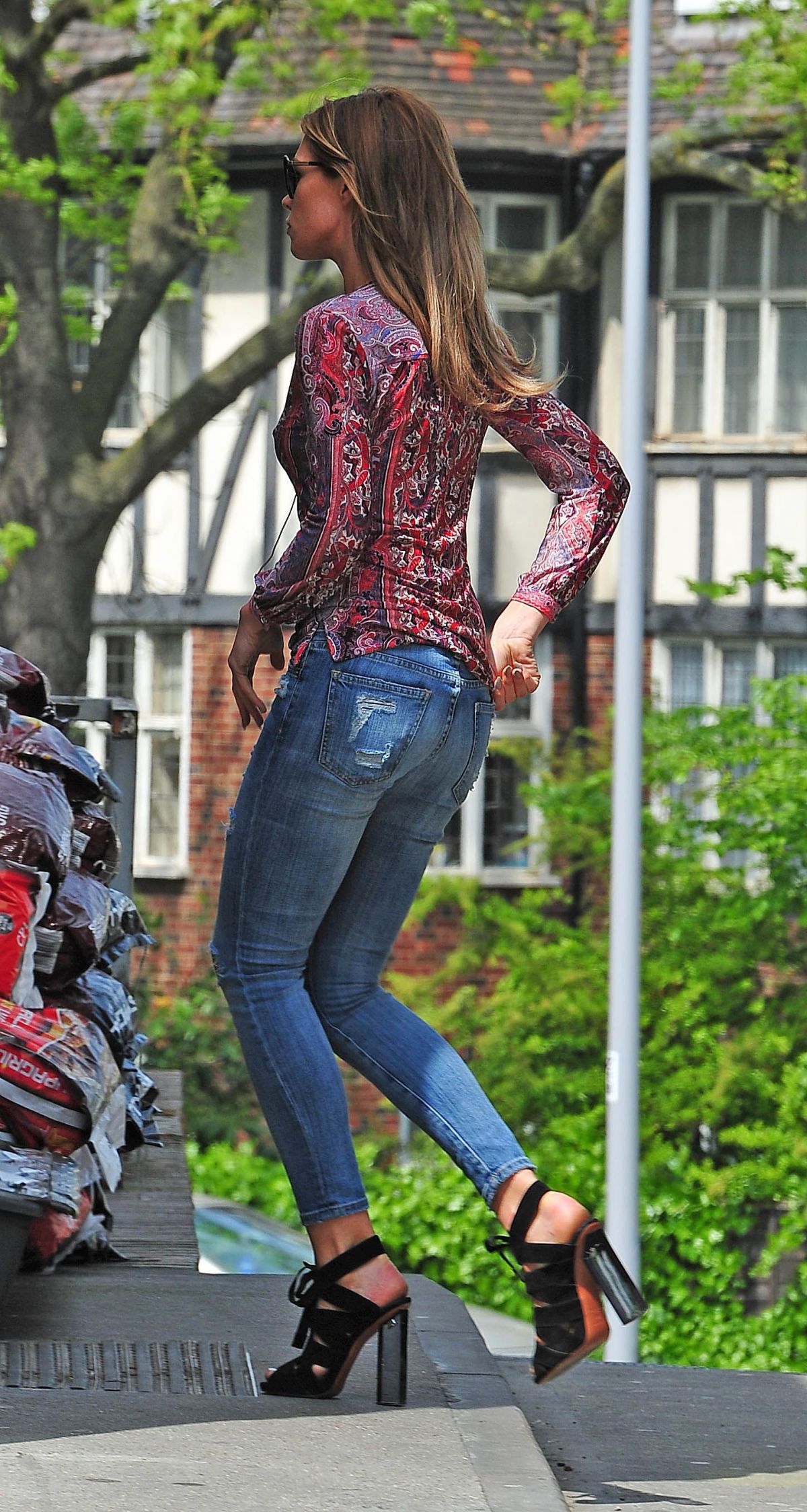 https://www.hawtcelebs.com/wp-content/uploads/2014/05/abbigail-abbey-clancy-in-ripped-jeans-at-a-gas-station-in-london_22.jpg