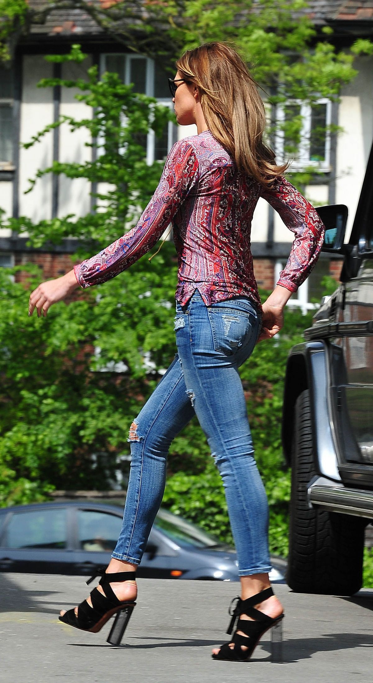 https://www.hawtcelebs.com/wp-content/uploads/2014/05/abbigail-abbey-clancy-in-ripped-jeans-at-a-gas-station-in-london_6.jpg