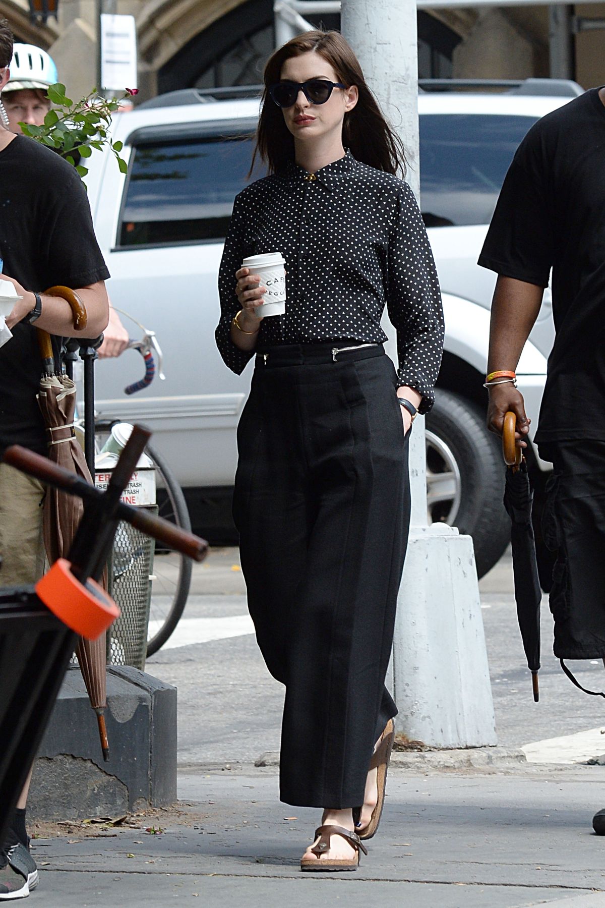 ANNE HATHAWAY on the Set of The Intern in New York – HawtCelebs