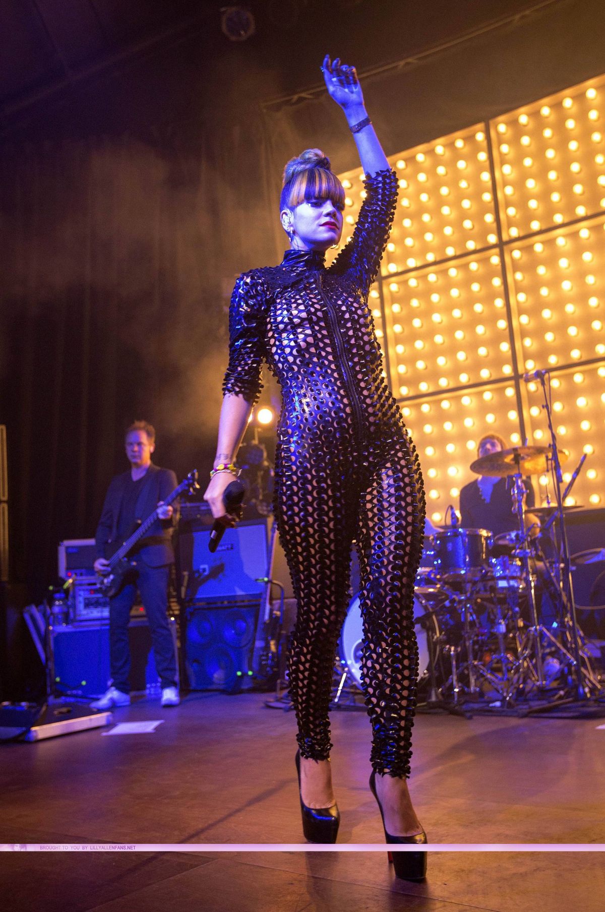 LILY ALLEN Performs at Mojo Club in Hamburg – HawtCelebs