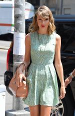 TAYLOR SWIFT Out and About in New York 2207