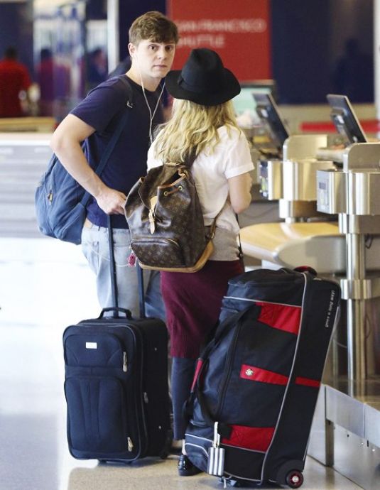 Emma Roberts: LV Luggage at LAX: Photo 559285, Emma Roberts Pictures