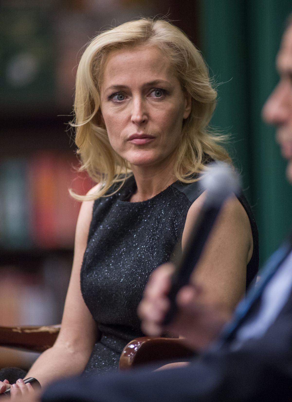 Gillian Anderson At In Conversation With Jeff Rovin Promotion In New York Hawtcelebs 9202