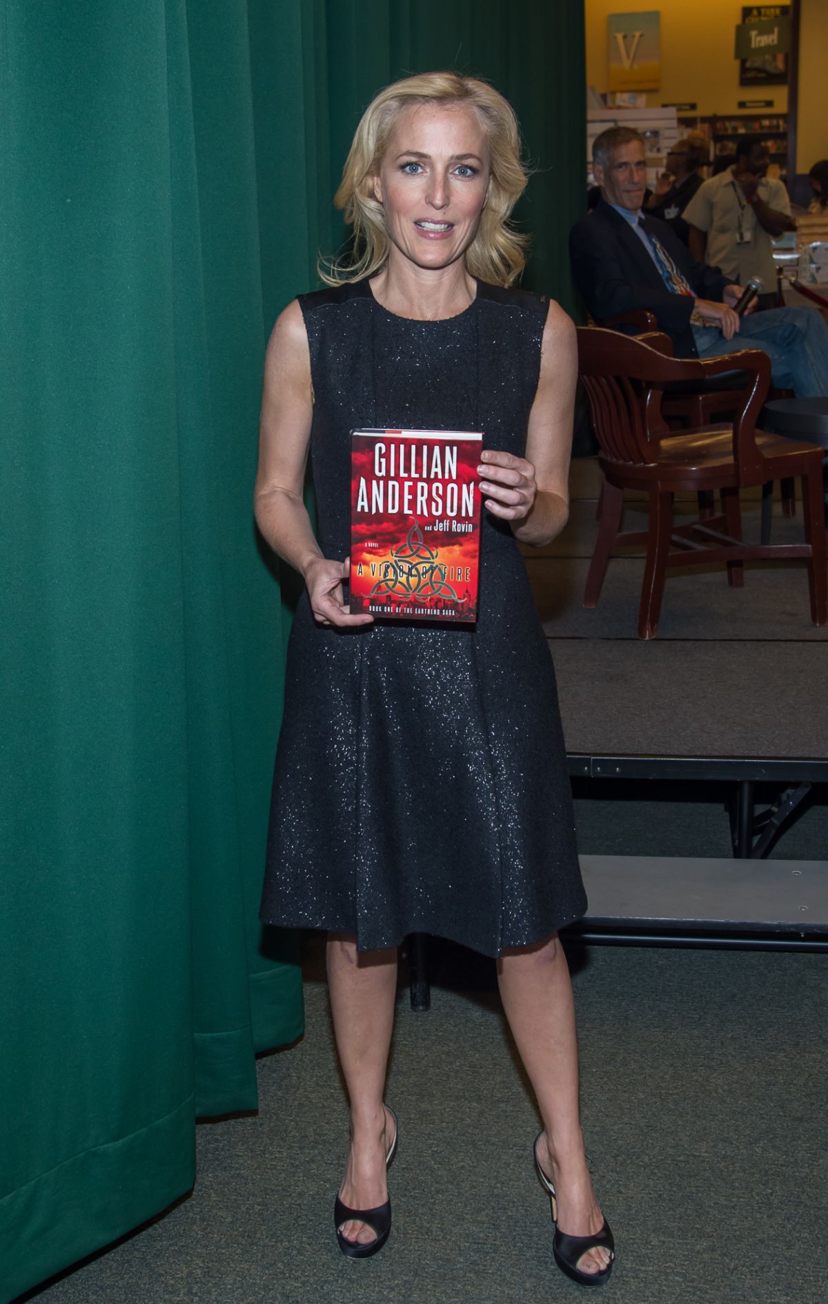 Gillian Anderson At In Conversation With Jeff Rovin Promotion In New York Hawtcelebs 3530