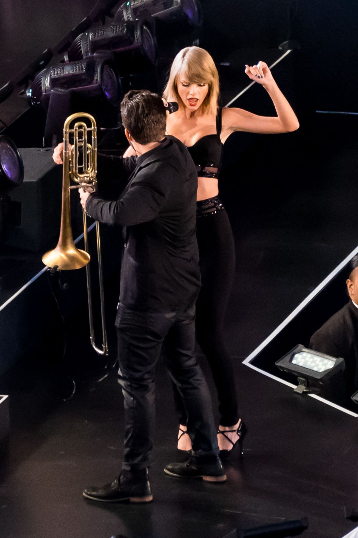 TAYLOR SWIFT Performs at Jimmy Kimmel Live in Hollywood HawtCelebs