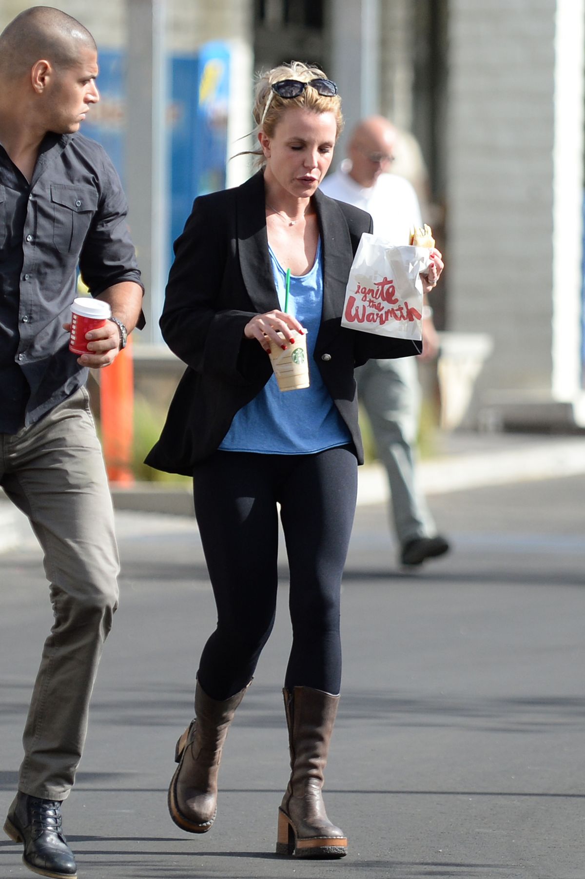 BRITNEY SPEARS Lunch on the Go in Los Angeles – HawtCelebs