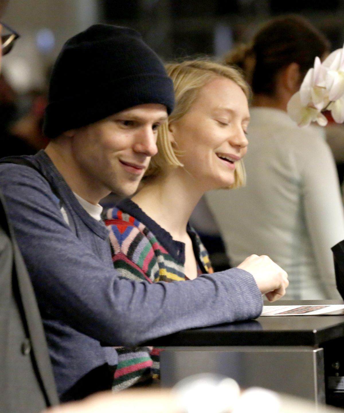 Mia Wasikowska And Jesse Eisenberg Arrives At Lax Airport In Los Angeles 8 