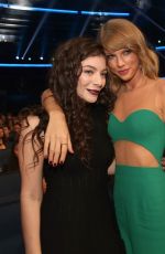TALOR SWIFT at 2014 American Music Awards in Los Angeles