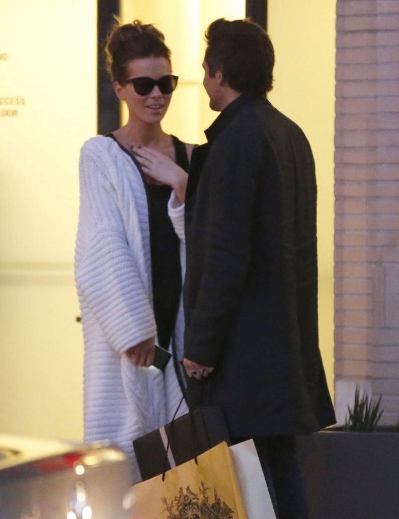 KATE BECKINSALE and Len Wiseman Shopping at Barneys New York in Los ...