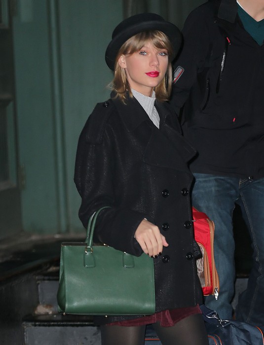 TAYLOR SWIFT Leaving Her Apartment