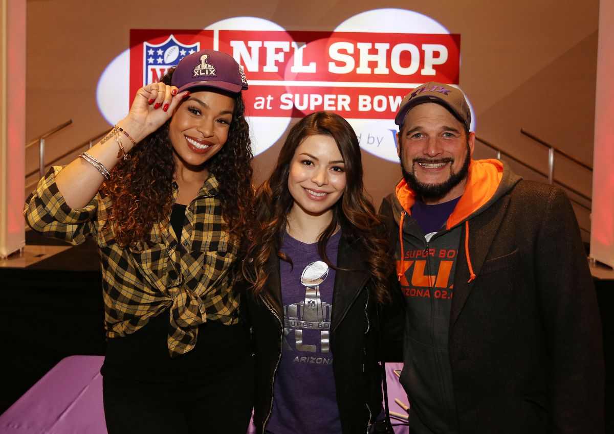 MIRANDA COSGROVE at Super Bowl XLIX NFL Shop Opening in Phoenix