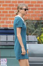 TAYLOR SWIFT Heading to a Dance Studio in Los Angeles