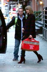 TAYLOR SWIFT Leaves Her New York