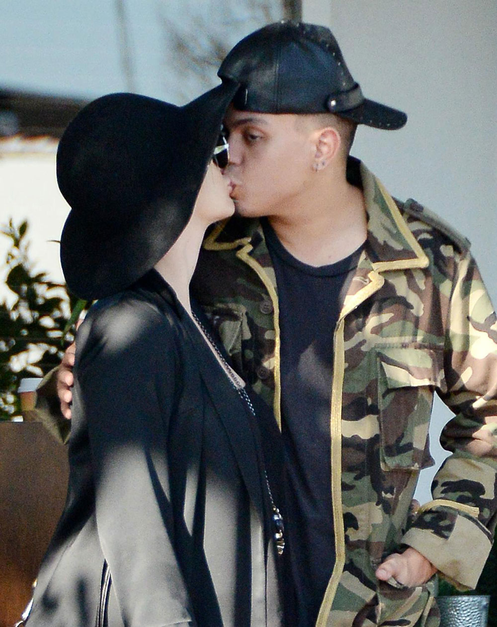 Ashlee Simpson And Evan Ross Get Kissy On Their Outing Hawtcelebs