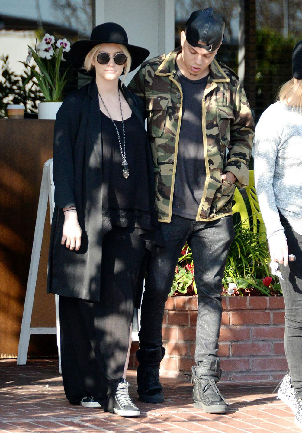 Ashlee Simpson And Evan Ross Get Kissy On Their Outing Hawtcelebs 8037