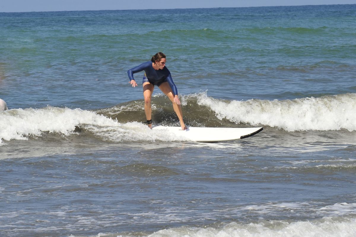 Brooke Shields Surfing In Costa Rica Hawtcelebs