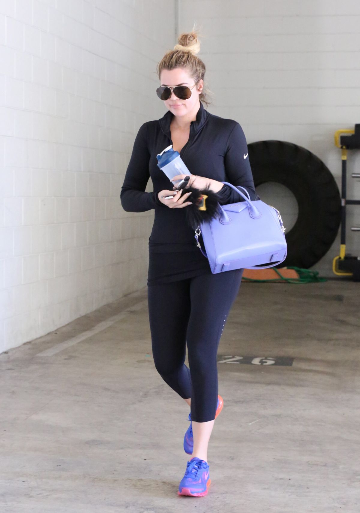 KHLOE KARDASHIAN in Tights Arrives at a Gym in Beverly Hills – HawtCelebs