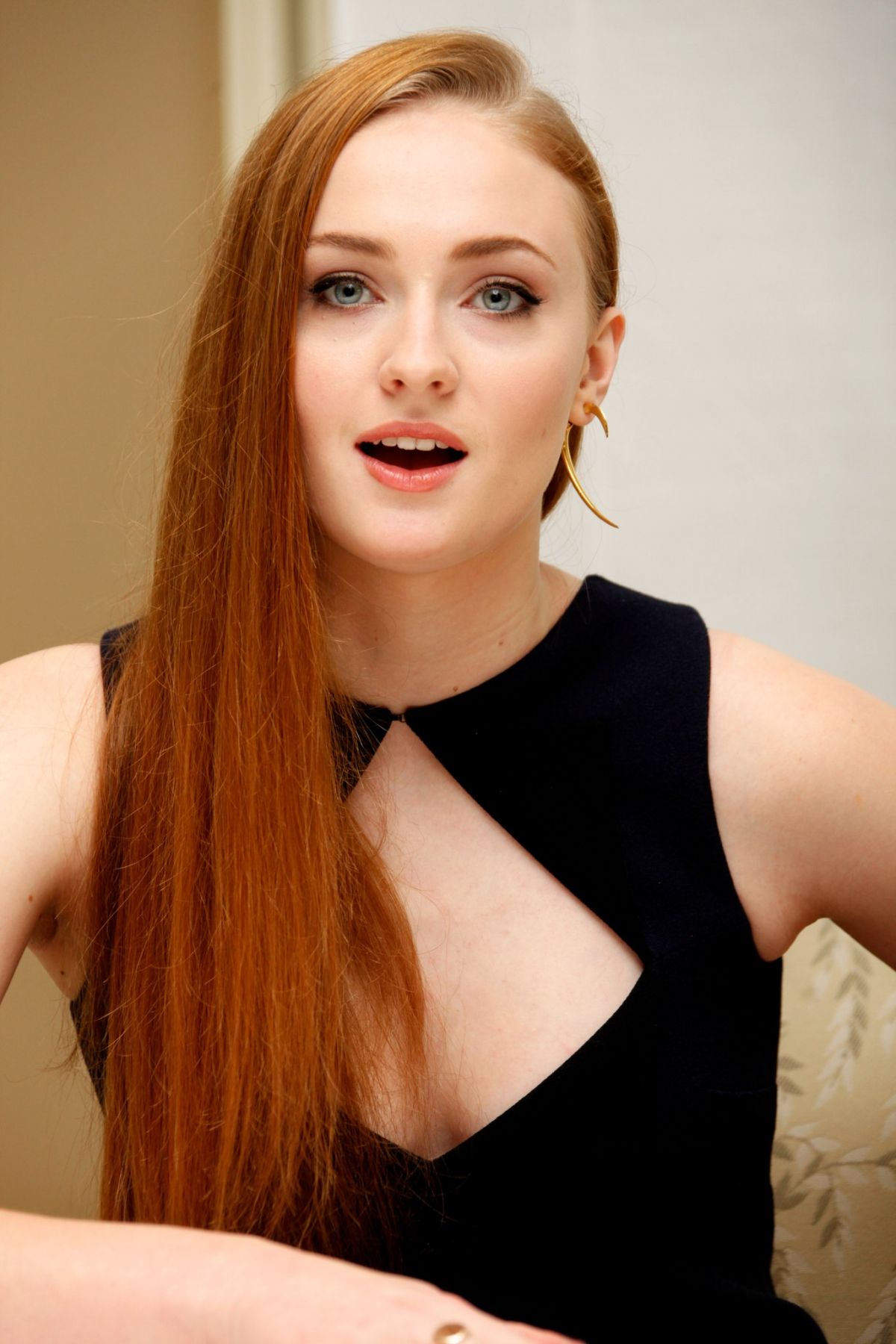 Sophie Turner At Game Of Thrones Season Press Conference In Beverly Hills Hawtcelebs