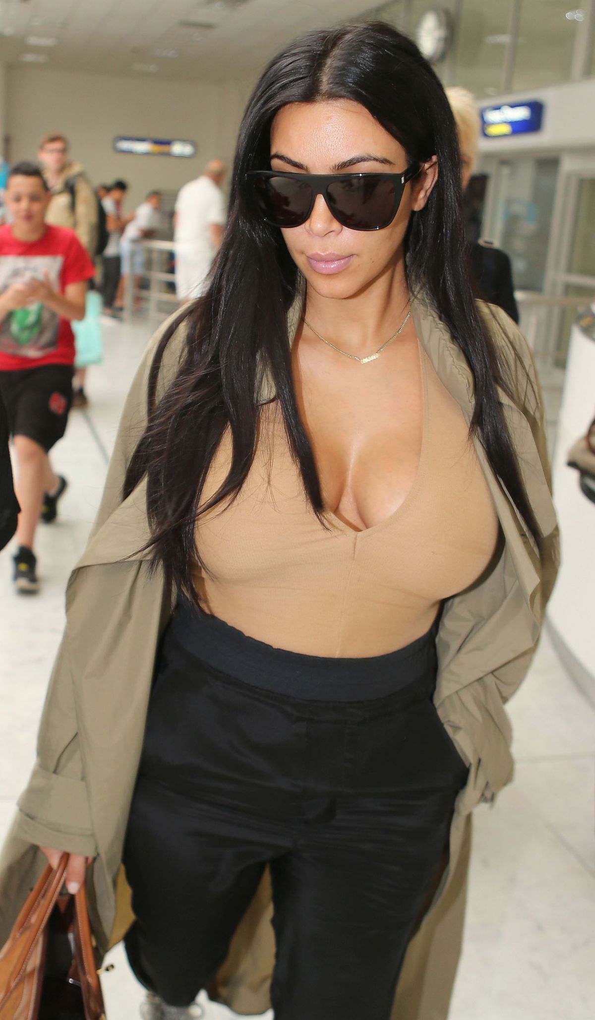 Pregnant Kim Kardashian Arrives At Airport In Nice 06 23