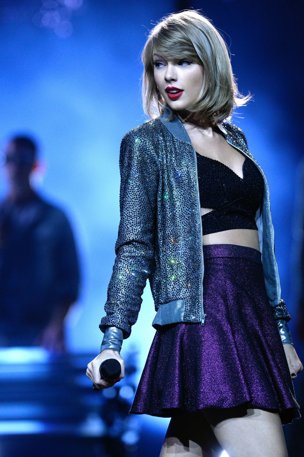 Taylor Swifts 12 Best Outfits From The 1989 World Tour Photos Vanity ...