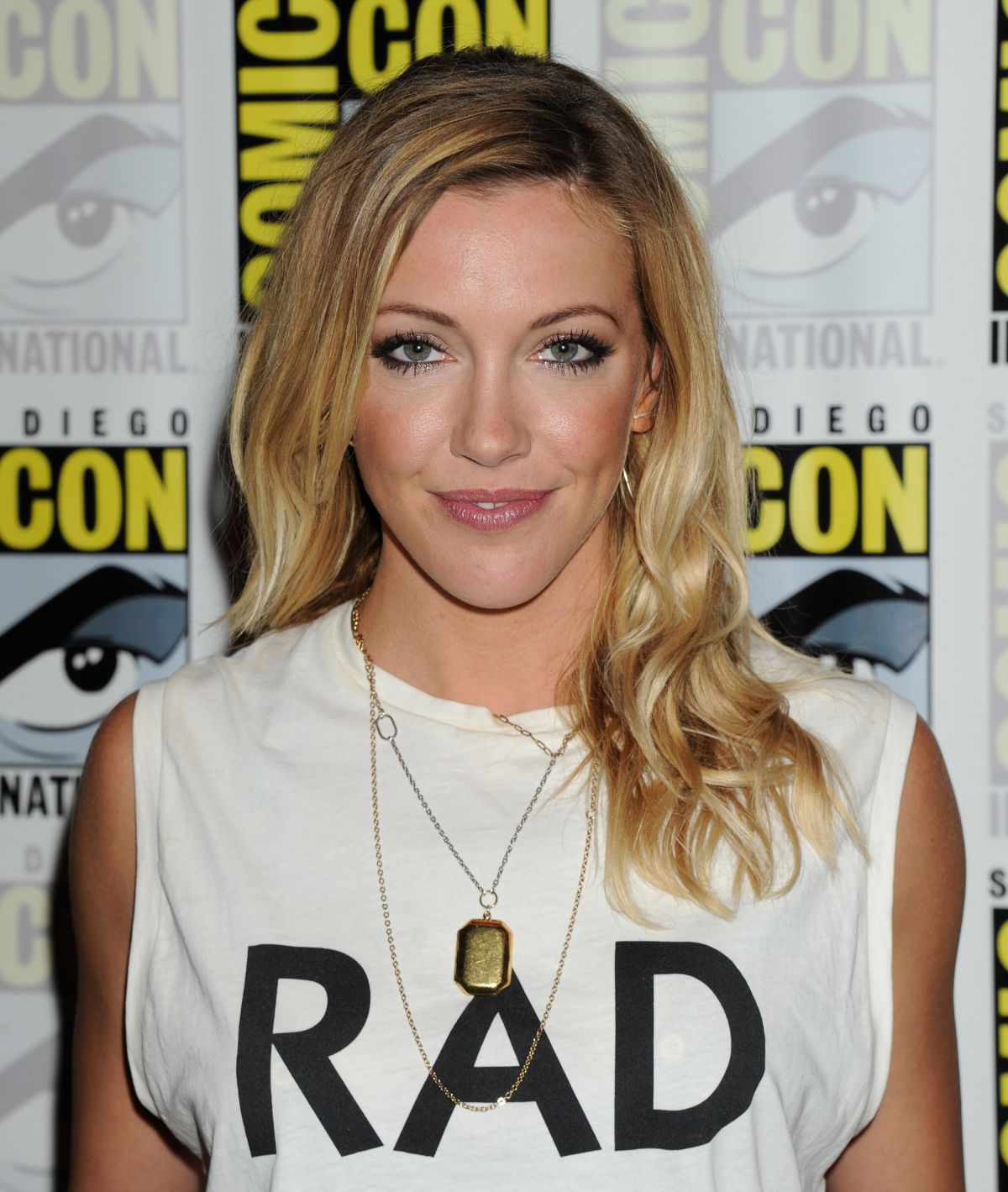 Katie Cassidy At Arrow Panel At Comic Con In San Diego Hawtcelebs 0160
