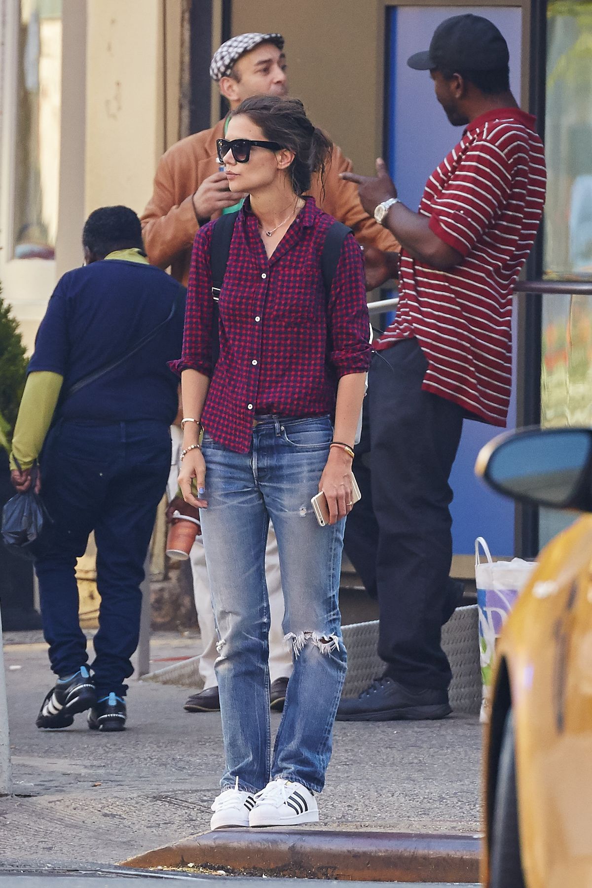 Katie Holmes Hailing A Taxi In New York 07282015 Hawtcelebs 