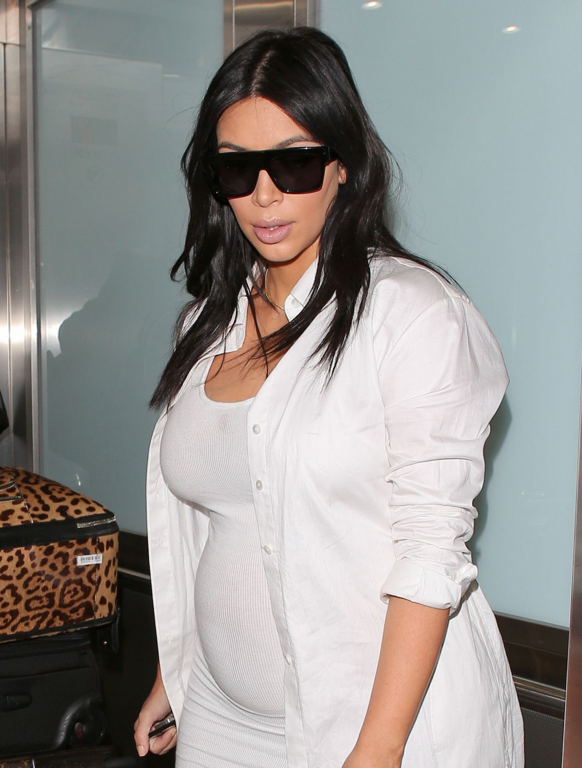 Pregnant Kim Kardashian At Los Angeles International Airport 08 04 2015