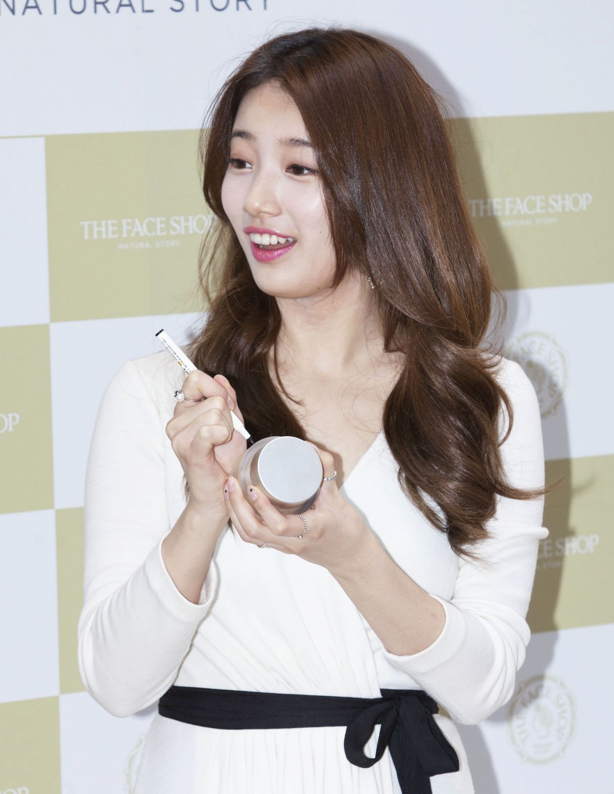 BAE SUZY at The Face Shop Store Photocall in Seoul 09/19/2015 – HawtCelebs