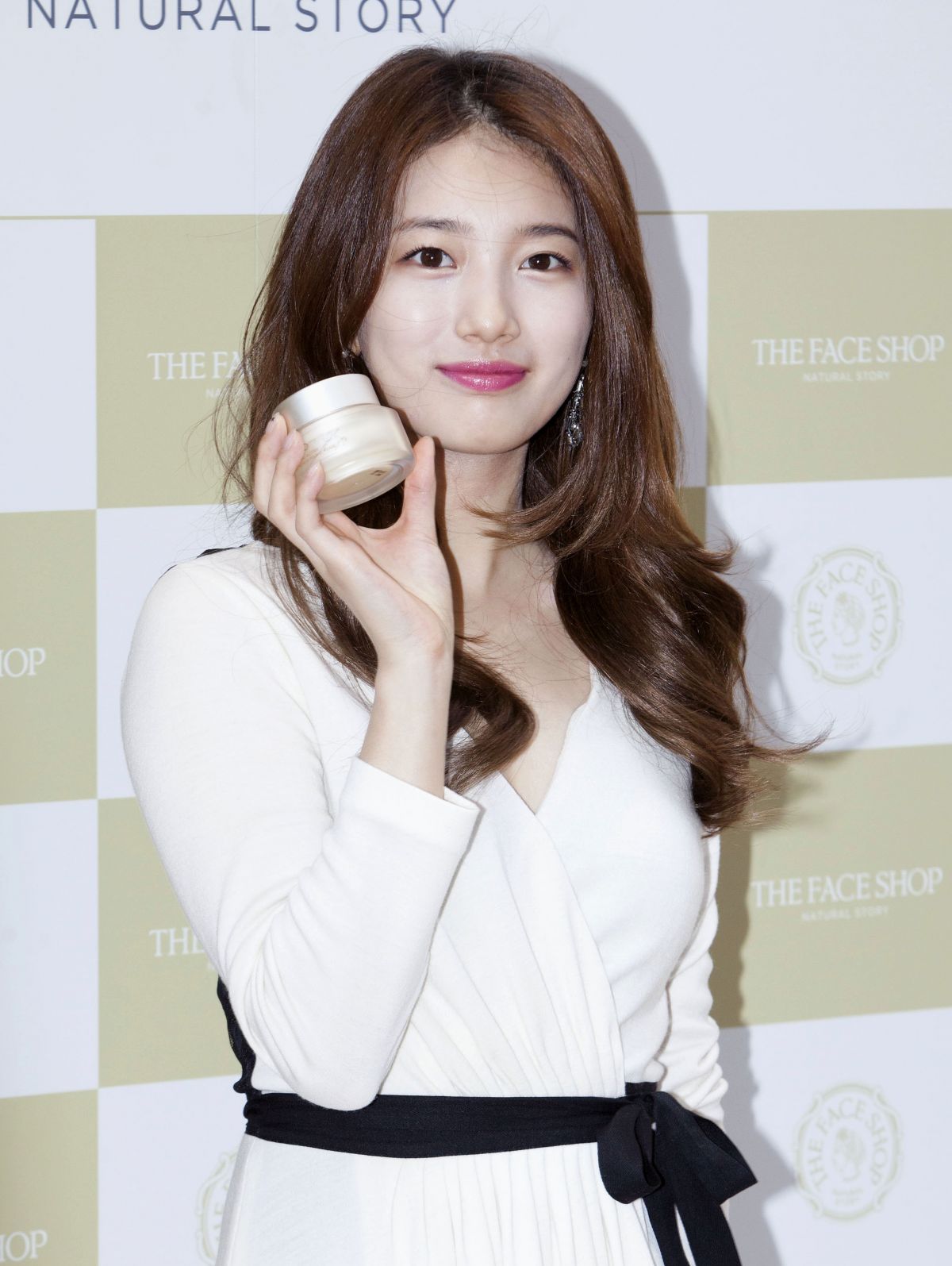 BAE SUZY at The Face Shop Store Photocall in Seoul 09/19/2015 – HawtCelebs