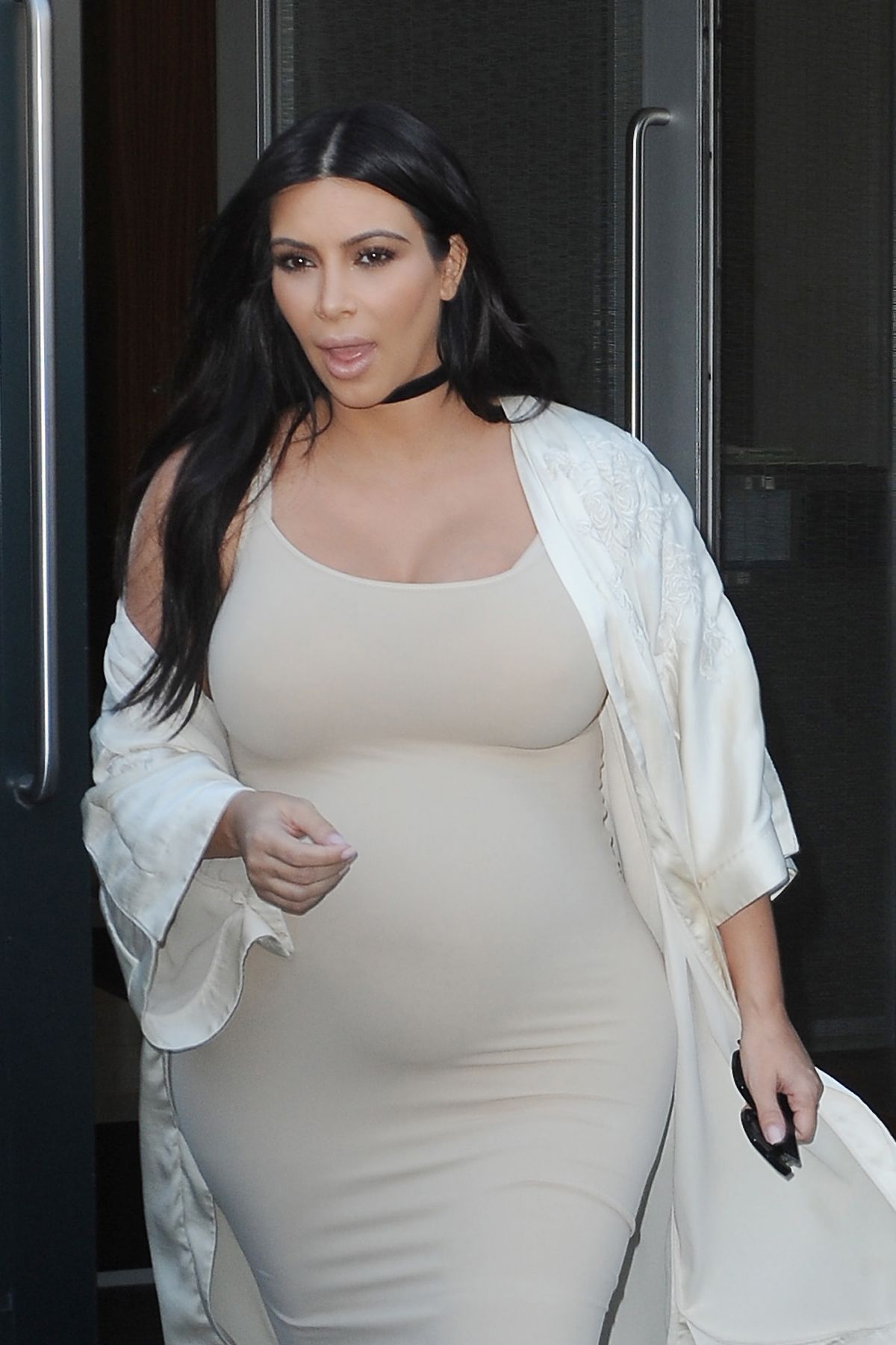 Pregnant Kim Kardashian Leaves Her Apartment In New York 09 13 2015 4 