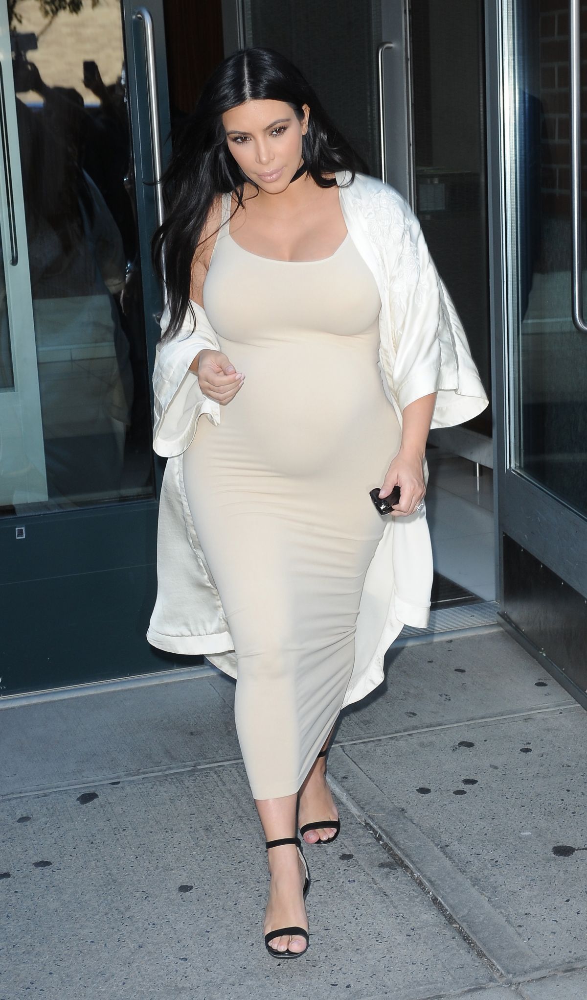 Pregnant Kim Kardashian Leaves Her Apartment In New York